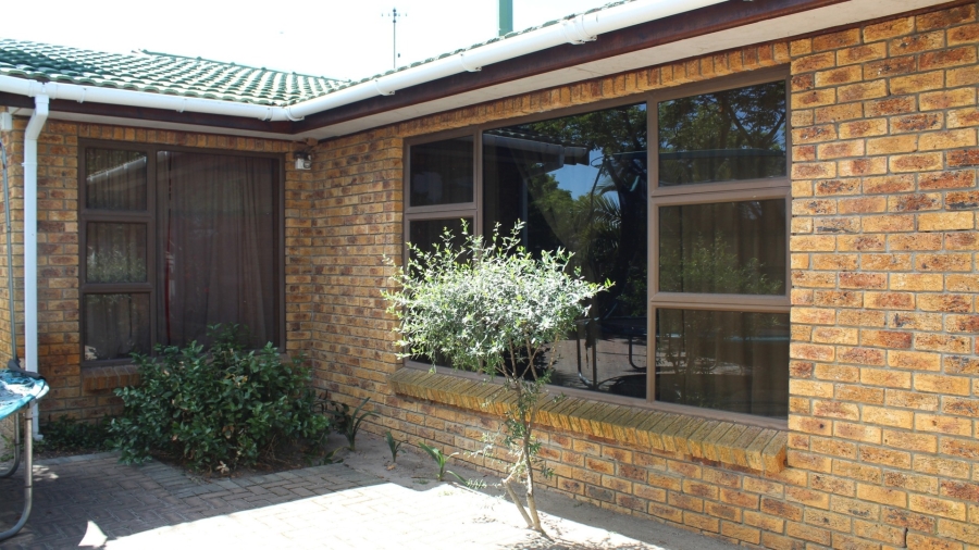 3 Bedroom Property for Sale in Avondale Western Cape